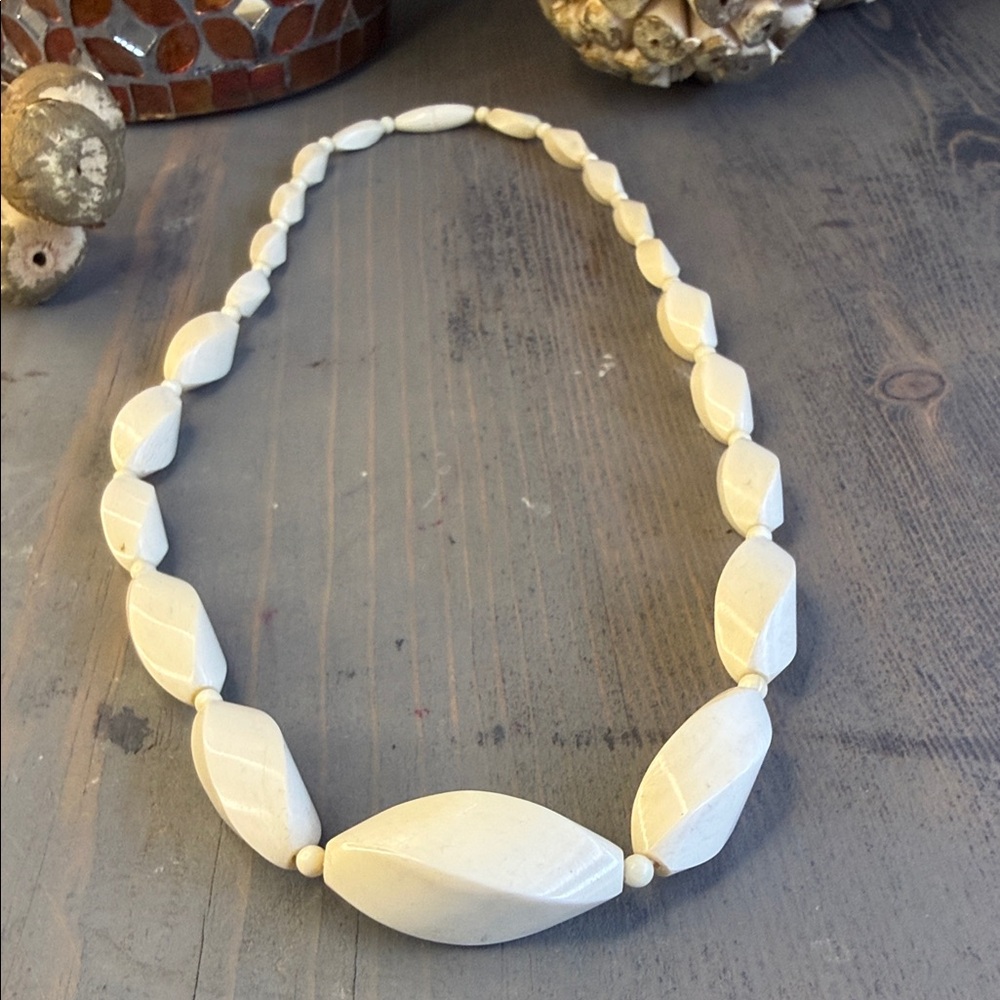 Vintage Trifari 1970s-80s Cream Beaded Necklace